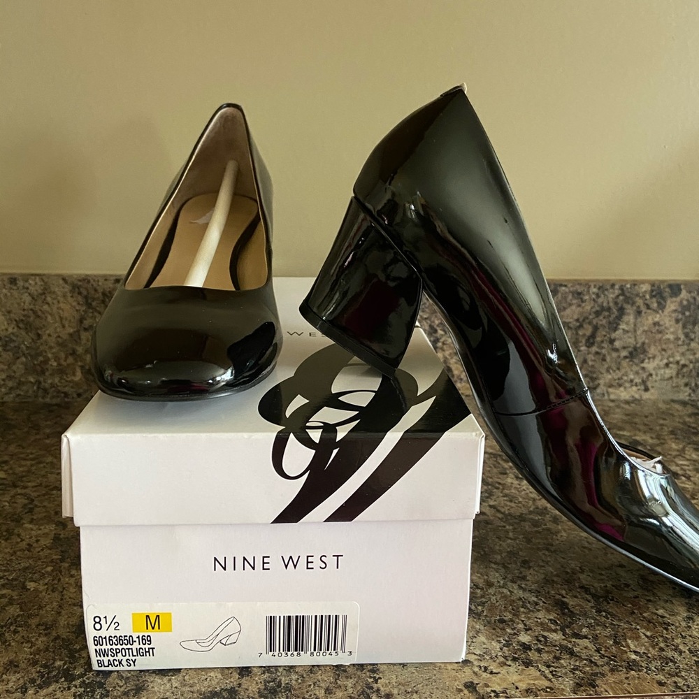 Nine West black patent leather shoes.  Never worn - Picture 3 of 5